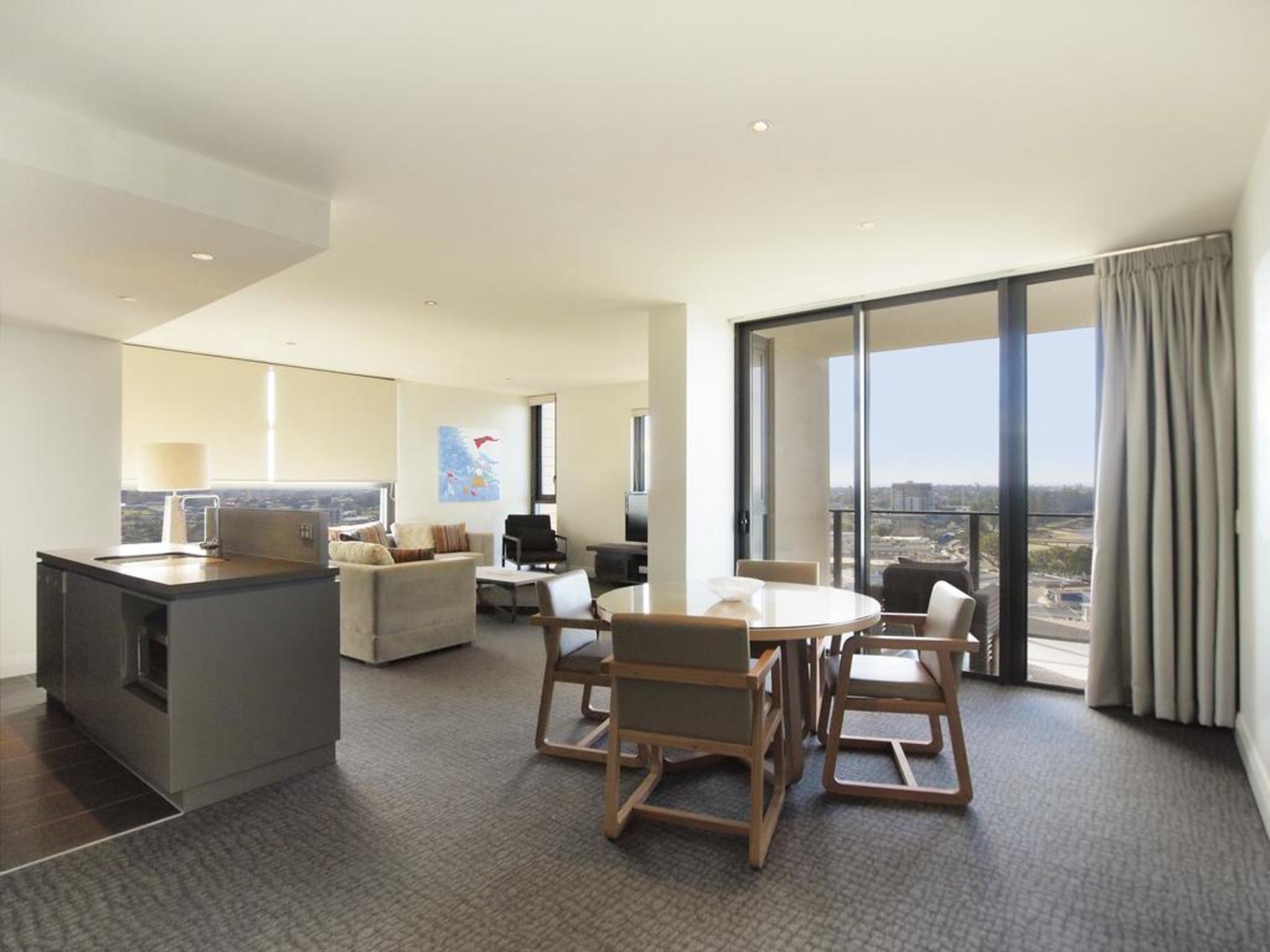 Oaks Redcliffe Mon Komo Suites Екстериор снимка