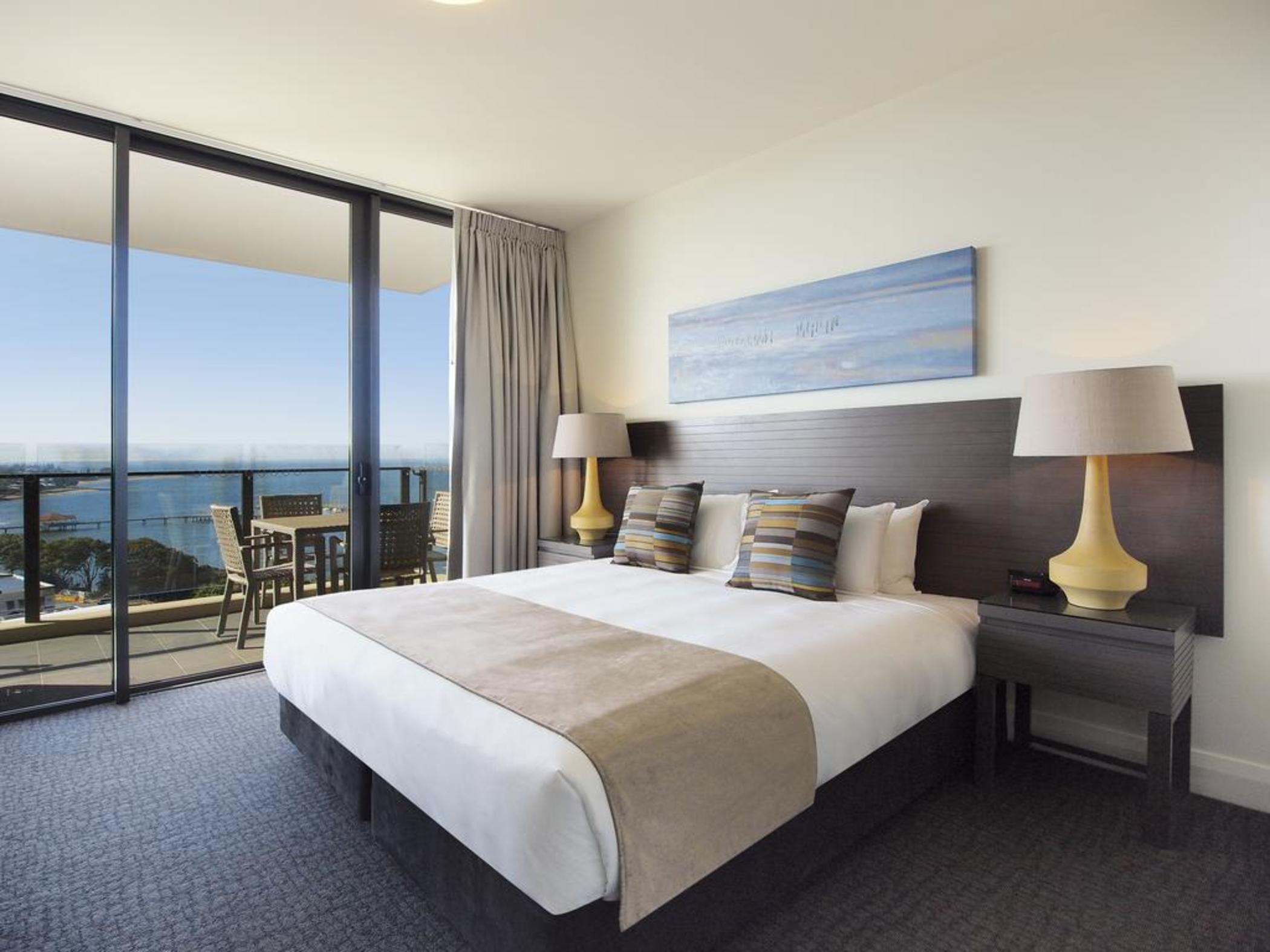 Oaks Redcliffe Mon Komo Suites Екстериор снимка