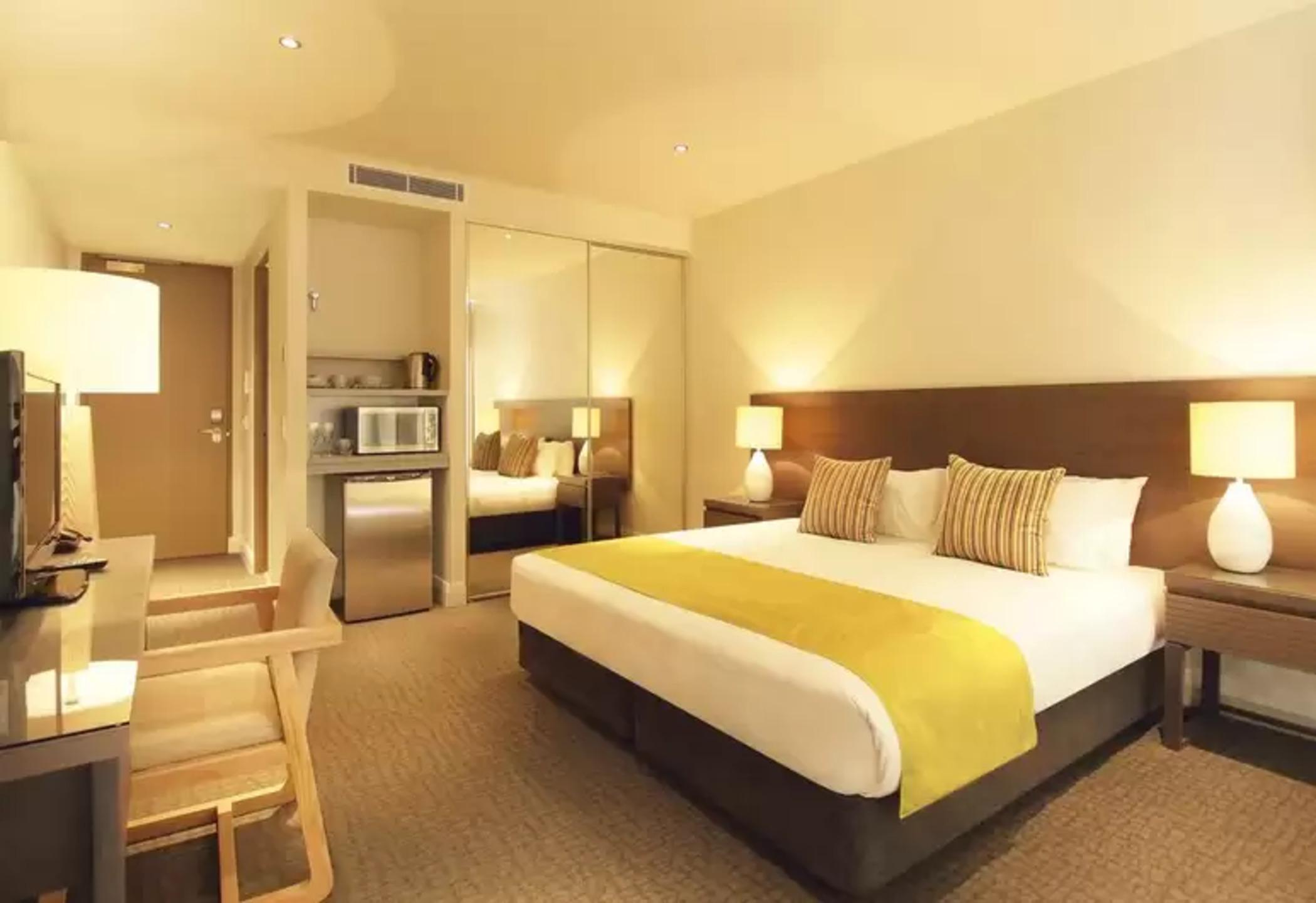 Oaks Redcliffe Mon Komo Suites Екстериор снимка
