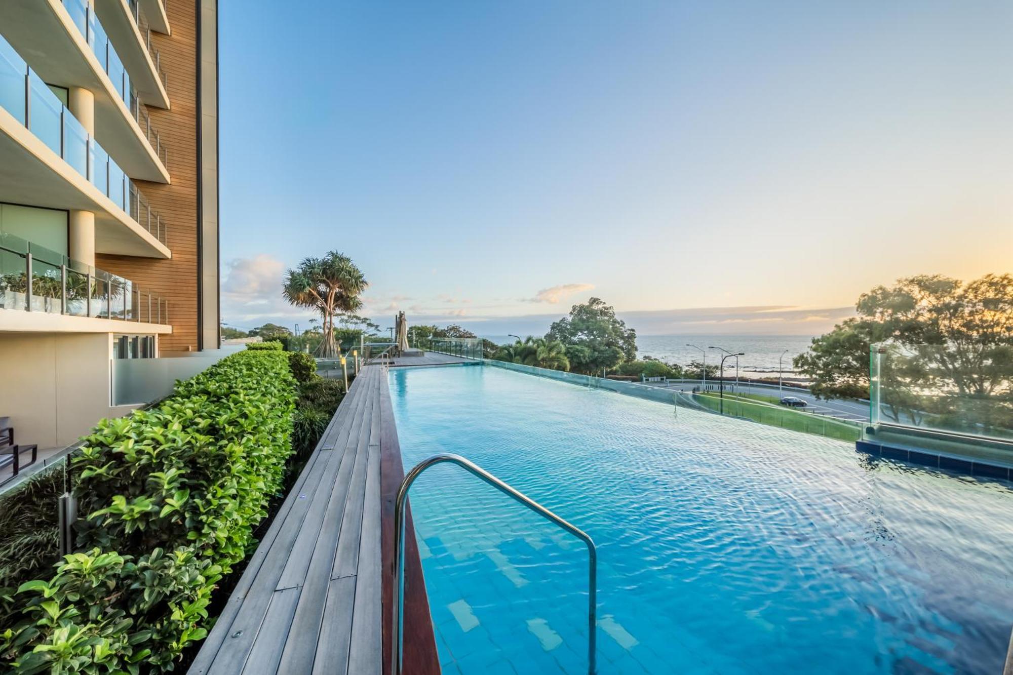 Oaks Redcliffe Mon Komo Suites Екстериор снимка