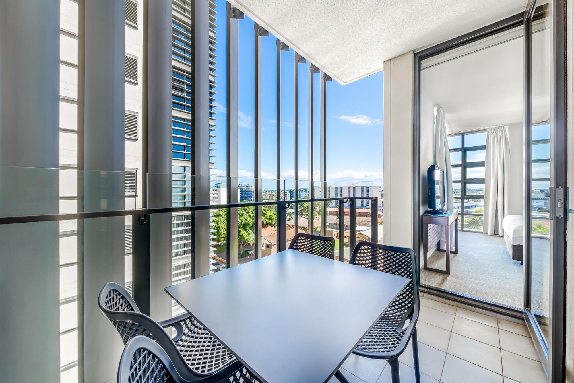 Oaks Redcliffe Mon Komo Suites Екстериор снимка